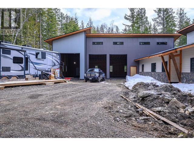 40 Lidstone Road, House detached with 7 bedrooms, 4 bathrooms and 40 parking in North Okanagan F BC | Image 5