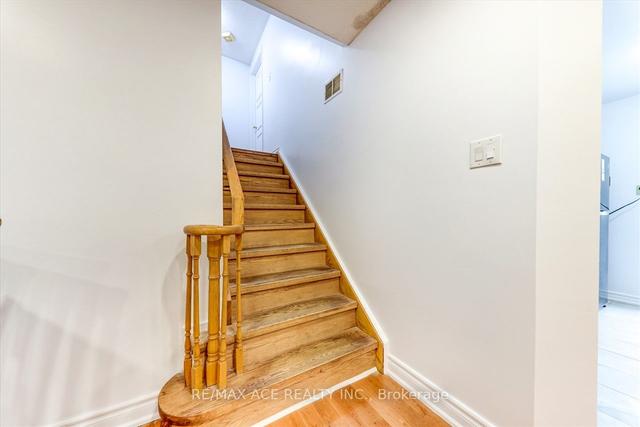 124 Greenwich Sq S, House detached with 4 bedrooms, 5 bathrooms and 3 parking in Toronto ON | Image 4