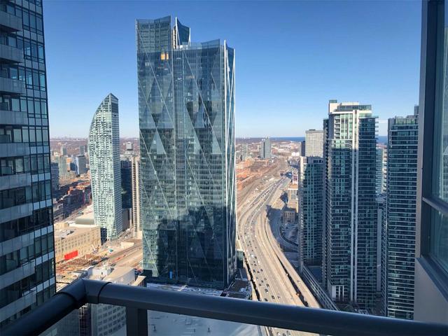 4604 - 55 Bremner Blvd, Condo with 1 bedrooms, 1 bathrooms and 1 parking in Toronto ON | Image 3