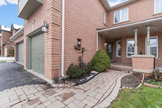 26 Cedarcrest Cres, House attached with 3 bedrooms, 3 bathrooms and 3 parking in Richmond Hill ON | Image 34