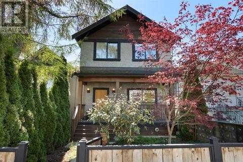 136 E 26th Avenue, House detached with 3 bedrooms, 3 bathrooms and 2 parking in Vancouver BC | Card Image