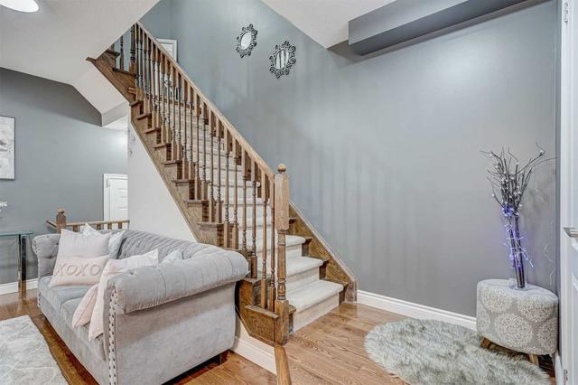 3379 Stoney Cres, House semidetached with 4 bedrooms, 5 bathrooms and 5 parking in Mississauga ON | Image 10