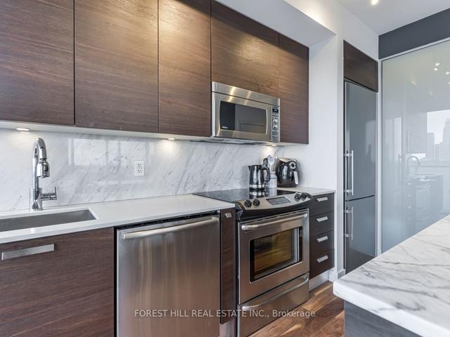1704 - 1815 Yonge St, Condo with 1 bedrooms, 2 bathrooms and 1 parking in Toronto ON | Image 2