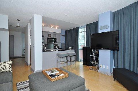 lph 12 - 36 Blue Jays Way, Condo with 2 bedrooms, 3 bathrooms and 1 parking in Toronto ON | Image 4