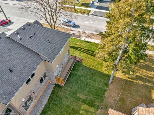 121 Birkett Lane, House attached with 3 bedrooms, 1 bathrooms and 1 parking in Brantford ON | Image 30