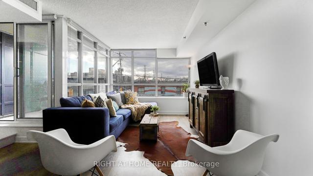 207 - 11 Superior Ave, Condo with 1 bedrooms, 1 bathrooms and 1 parking in Toronto ON | Image 14