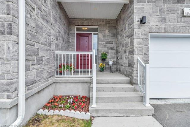934 Riverview Way, House attached with 3 bedrooms, 2 bathrooms and 2 parking in Kingston ON | Image 2