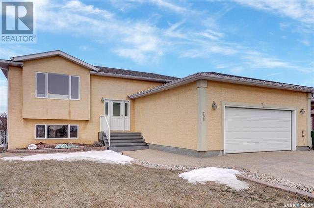 208 Willow Street, House detached with 4 bedrooms, 3 bathrooms and null parking in Pense SK | Image 2