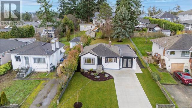 537 Broadway St, House detached with 3 bedrooms, 1 bathrooms and 6 parking in Saanich BC | Image 39