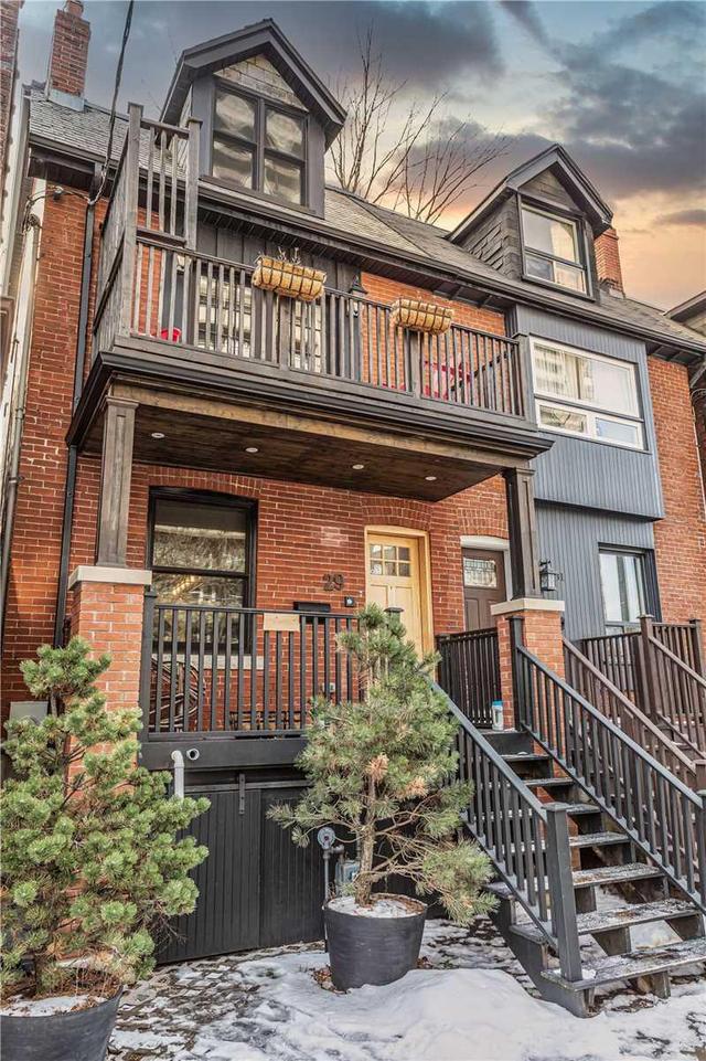 29 Hillsboro Ave, House semidetached with 3 bedrooms, 3 bathrooms and null parking in Toronto ON | Image 1