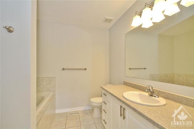 211 Idlewild Private, Townhouse with 3 bedrooms, 3 bathrooms and 2 parking in Ottawa ON | Image 17