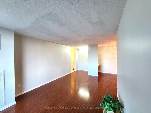 1405 - 15 Kensington Rd, Condo with 2 bedrooms, 1 bathrooms and 1 parking in Brampton ON | Image 2