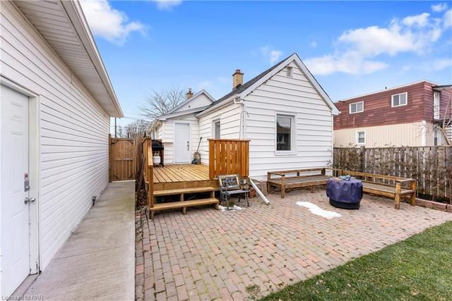 93 Pelham Road, House detached with 3 bedrooms, 1 bathrooms and 6 parking in St. Catharines ON | Image 32
