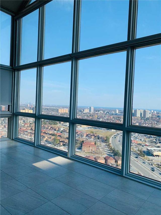 2310 - 350 Webb Dr, Condo with 2 bedrooms, 2 bathrooms and 2 parking in Mississauga ON | Image 2