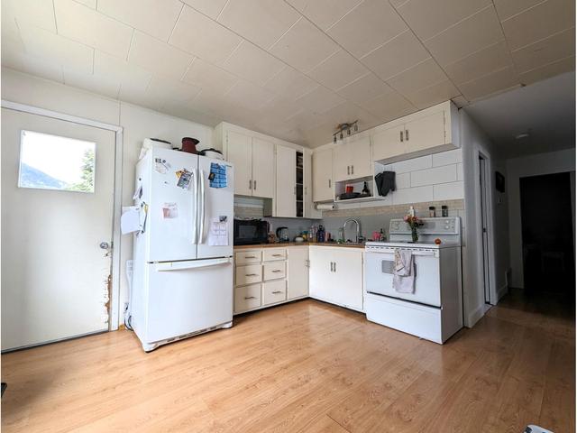1011 Gordon Street, House detached with 3 bedrooms, 1 bathrooms and null parking in Nelson BC | Image 12