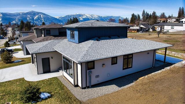 1728 Murdoch Street, House detached with 4 bedrooms, 3 bathrooms and null parking in Creston BC | Image 31