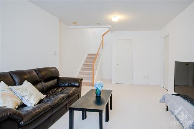 528 Woodchase Street, Townhouse with 3 bedrooms, 3 bathrooms and 3 parking in Ottawa ON | Image 27