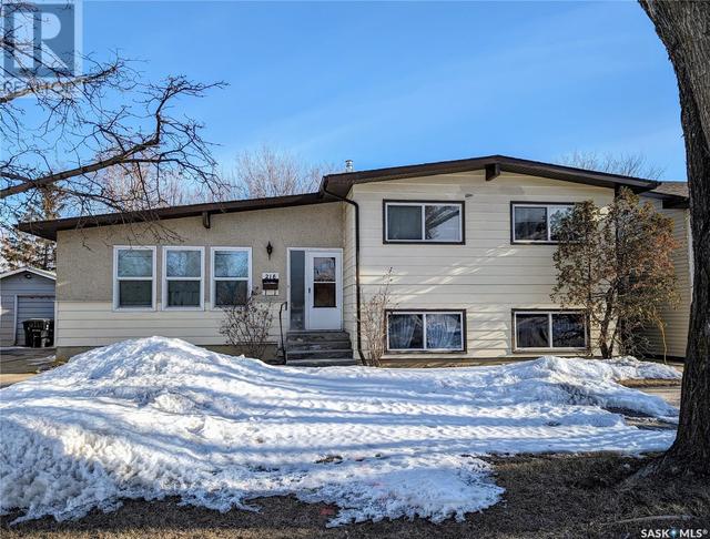 218 Carleton Drive, House detached with 4 bedrooms, 4 bathrooms and null parking in Saskatoon SK | Image 1