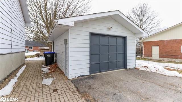 8 Huron Street, House detached with 4 bedrooms, 2 bathrooms and null parking in Springwater ON | Image 25