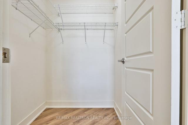 201 - 68 Canterbury Pl, Condo with 1 bedrooms, 1 bathrooms and 0 parking in Toronto ON | Image 3
