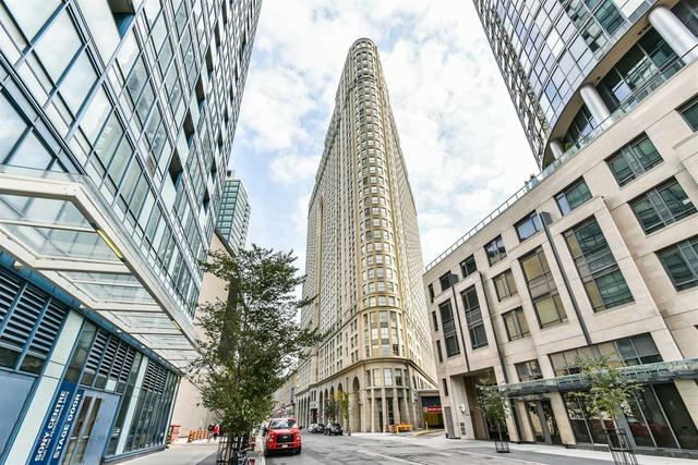 3009 - 25 The Esplanade St, Condo with 2 bedrooms, 1 bathrooms and 0 parking in Toronto ON | Image 1