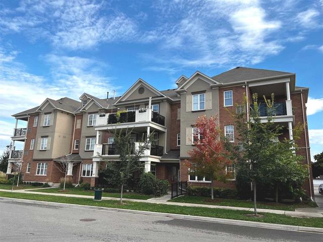 305 - 272 Georgian Dr, Condo with 2 bedrooms, 2 bathrooms and 2 parking in Oakville ON | Image 2