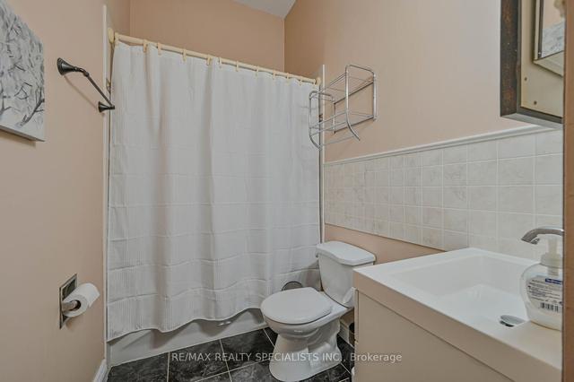 66 Carisbrook Crt, Townhouse with 3 bedrooms, 2 bathrooms and 2 parking in Brampton ON | Image 27