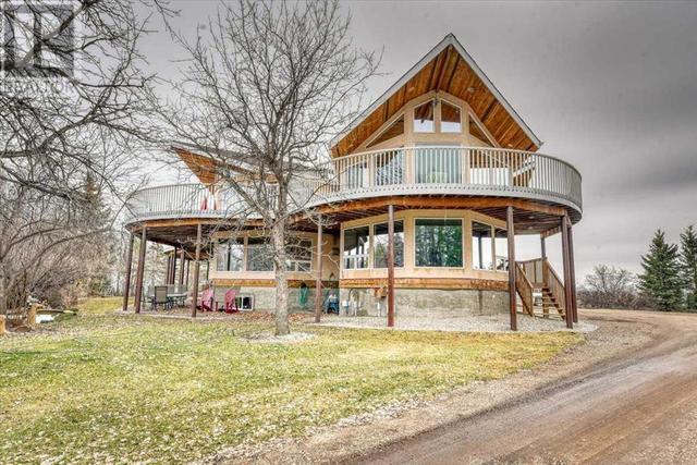 235006 Range Road 242, House detached with 3 bedrooms, 3 bathrooms and 10 parking in Wheatland County AB | Image 1