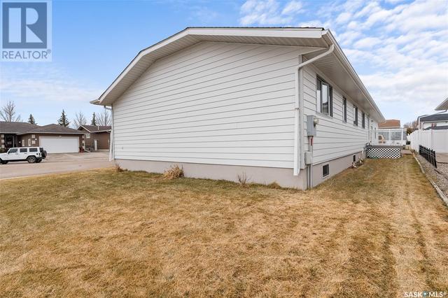 16 Marigold Crescent, Home with 5 bedrooms, 4 bathrooms and null parking in Moose Jaw SK | Image 40