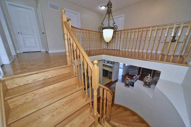 36 Timberwolf Cres, House detached with 4 bedrooms, 4 bathrooms and 6 parking in Vaughan ON | Image 8