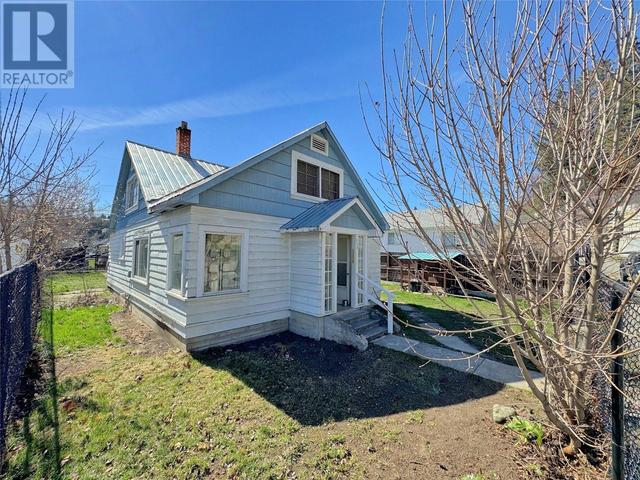 254 Luard Avenue, House detached with 3 bedrooms, 1 bathrooms and 1 parking in Princeton BC | Image 2