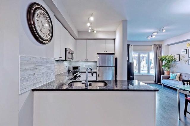 37 - 31 Coneflower Cres, Townhouse with 3 bedrooms, 3 bathrooms and 2 parking in Toronto ON | Image 4