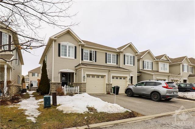 424 Evenwood Private, Townhouse with 3 bedrooms, 3 bathrooms and 2 parking in Ottawa ON | Image 1
