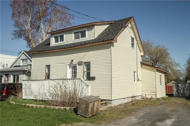 337 Seventh Street E, House detached with 2 bedrooms, 1 bathrooms and 3 parking in Cornwall ON | Card Image