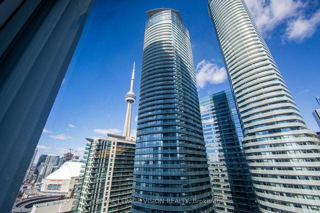 2312 - 10 York St, Condo with 1 bedrooms, 1 bathrooms and 0 parking in Toronto ON | Image 1