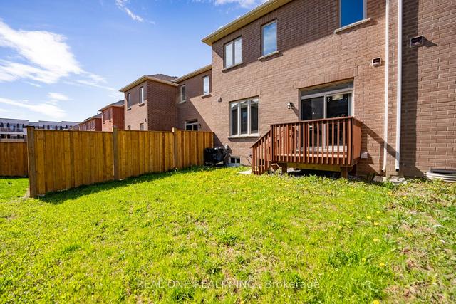 121 Decast Cres, House attached with 3 bedrooms, 3 bathrooms and 2 parking in Markham ON | Image 35