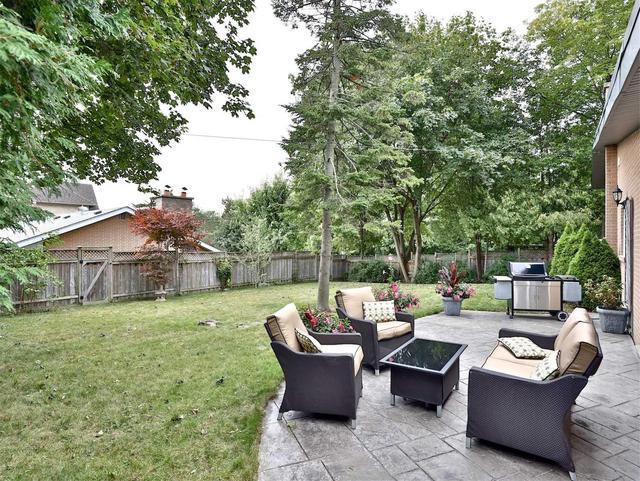 84 Overbank Cres, House detached with 3 bedrooms, 2 bathrooms and 3 parking in Toronto ON | Image 11