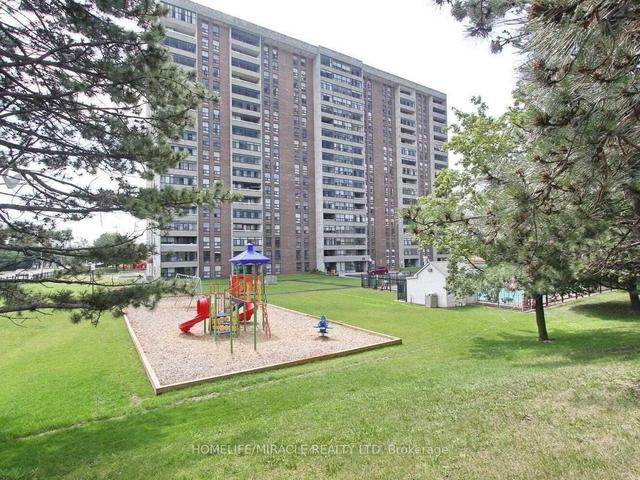 409 - 25 Kensington Rd S, Condo with 2 bedrooms, 1 bathrooms and 1 parking in Brampton ON | Image 12