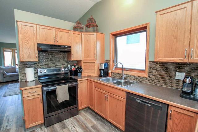 18 Eakins Crescent, House detached with 5 bedrooms, 3 bathrooms and 2 parking in Red Deer AB | Image 9