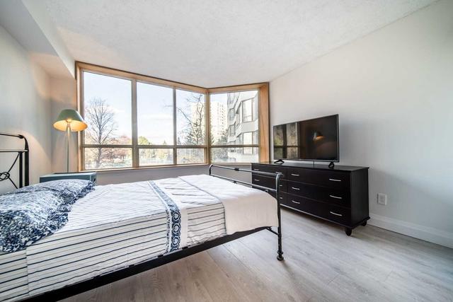 213 - 175 Bamburgh Circ, Condo with 1 bedrooms, 2 bathrooms and 1 parking in Toronto ON | Card Image