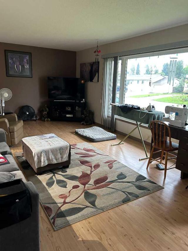 602 6 Avenue, House detached with 4 bedrooms, 2 bathrooms and 1 parking in Fox Creek AB | Image 4