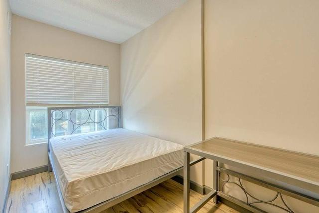 158 - 258a Sunview St, Condo with 2 bedrooms, 1 bathrooms and 0 parking in Waterloo ON | Image 2