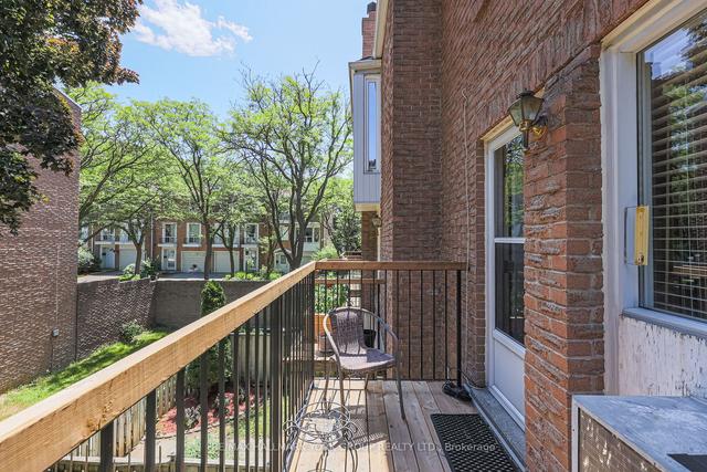 19 Edgar Woods Rd, Townhouse with 3 bedrooms, 3 bathrooms and 2 parking in Toronto ON | Image 25