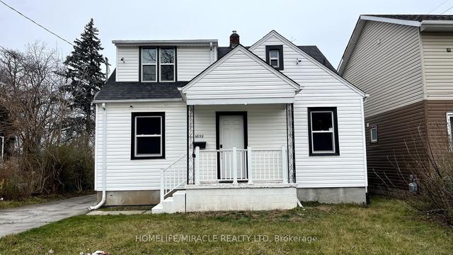5659 Robinson St, House detached with 4 bedrooms, 3 bathrooms and 4 parking in Niagara Falls ON | Image 1
