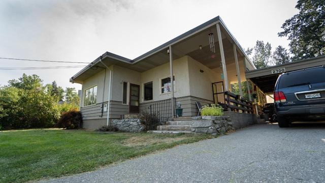 2700 Columbia Avenue, House detached with 2 bedrooms, 1 bathrooms and null parking in Castlegar BC | Image 2