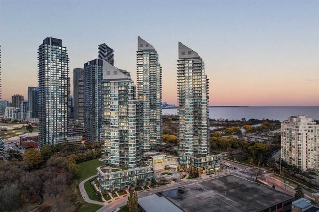 1002 - 2240 Lake Shore Blvd S, Condo with 2 bedrooms, 1 bathrooms and 1 parking in Toronto ON | Image 1