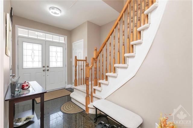 210 Muskan Street, House detached with 3 bedrooms, 4 bathrooms and 4 parking in Ottawa ON | Image 3