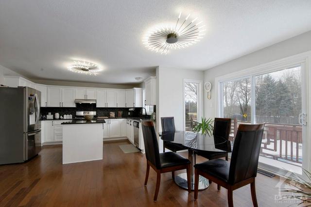39 Bramblewood Crescent, House detached with 5 bedrooms, 3 bathrooms and 6 parking in Ottawa ON | Image 10