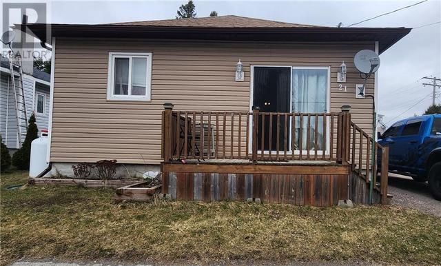 21 Hwy 64, House detached with 3 bedrooms, 1 bathrooms and null parking in Killarney ON | Image 1