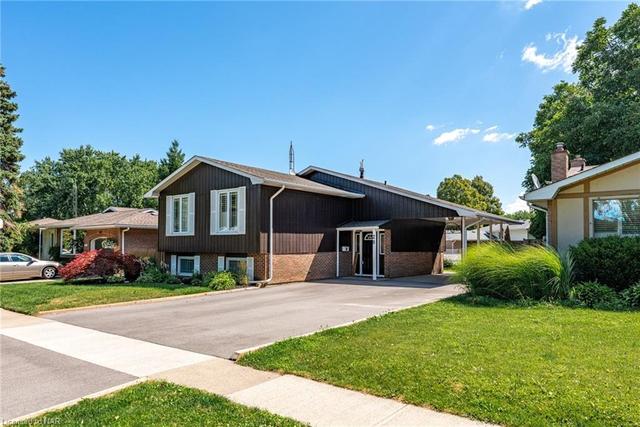 28 Tavistock Road, House detached with 4 bedrooms, 2 bathrooms and 5 parking in St. Catharines ON | Image 3